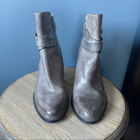 Arturo Chiang Ankle Booties - Picture 2 of 7